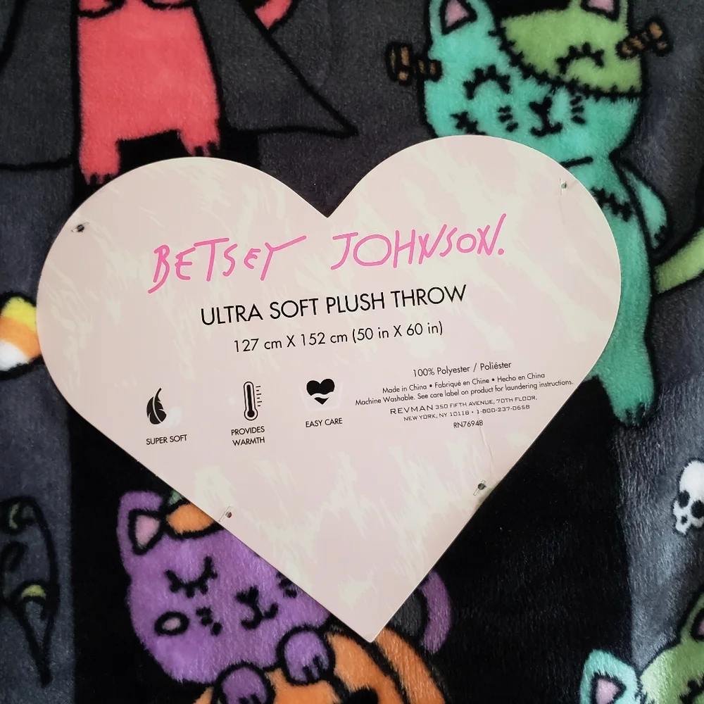 Betsey Johnson Halloween Cats In Costumes Black Gray Throw Blanket 50x60